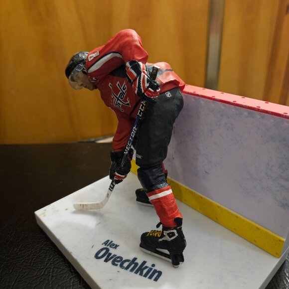 Alexander Ovechkin Collectors Figure - Picture 5 of 7